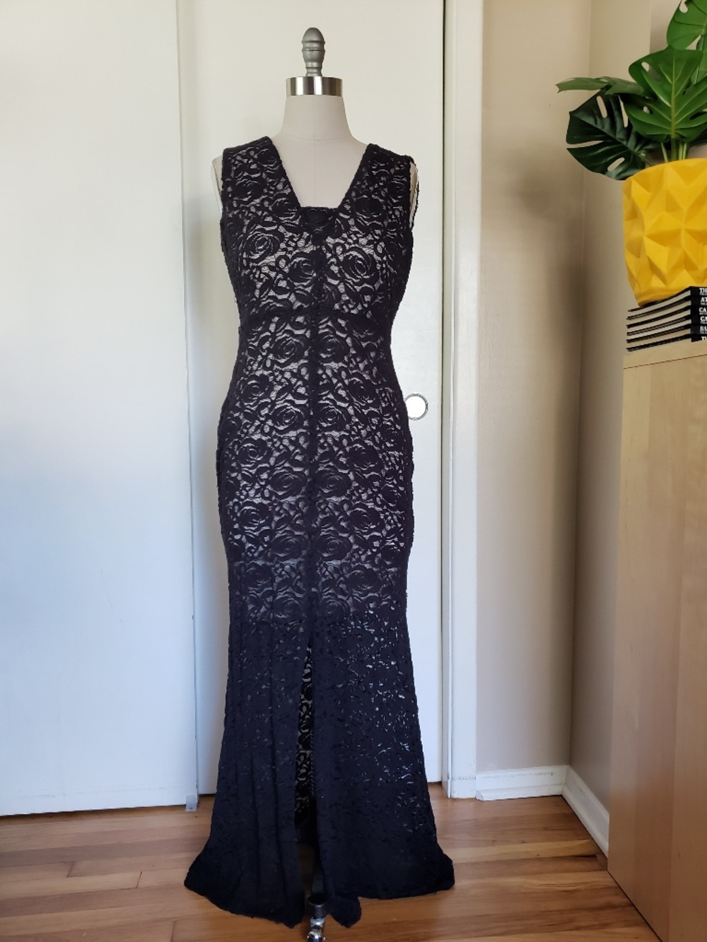 Alice + Olivia Lace Evening Gown Size 10